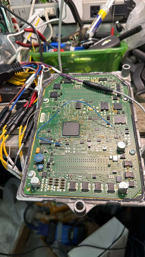 Direct ECM circuit board programming by automotive locksmith β on-bench module service Austin TX